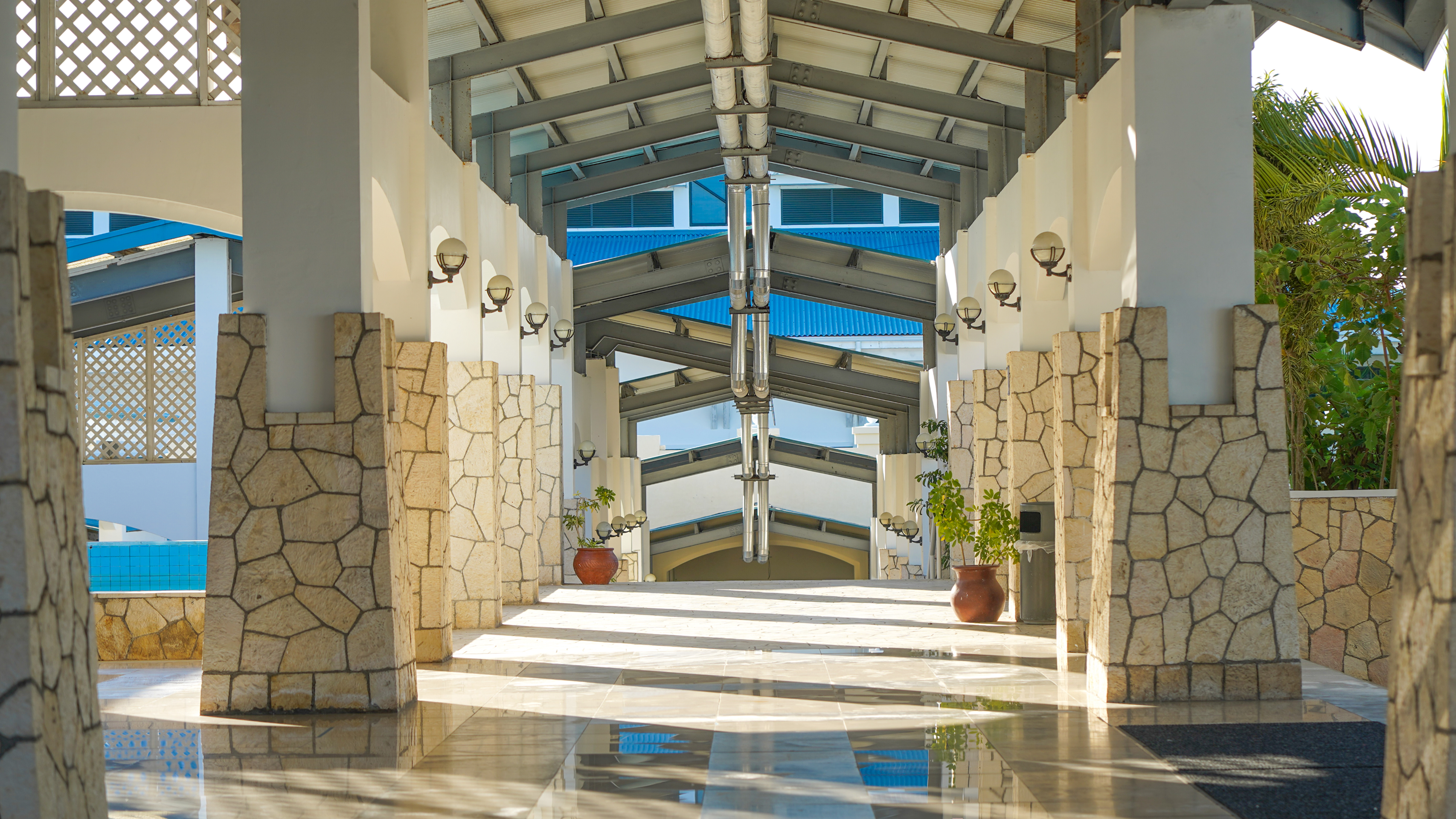 Grandball room - Corridors